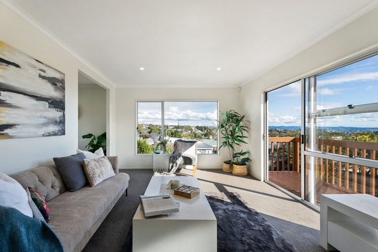 Photo of property in 2/4 Clare Place, Glenfield, Auckland, 0629