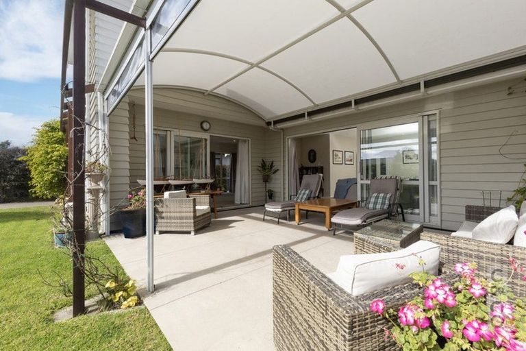 Photo of property in 64 Pohutukawa Parade, Riverhead, 0820