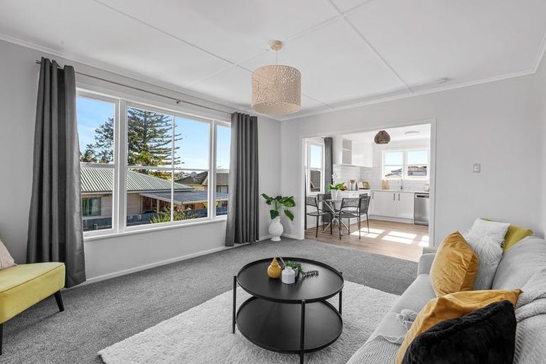 Photo of property in 65 Farquhar Road, Glendene, Auckland, 0602