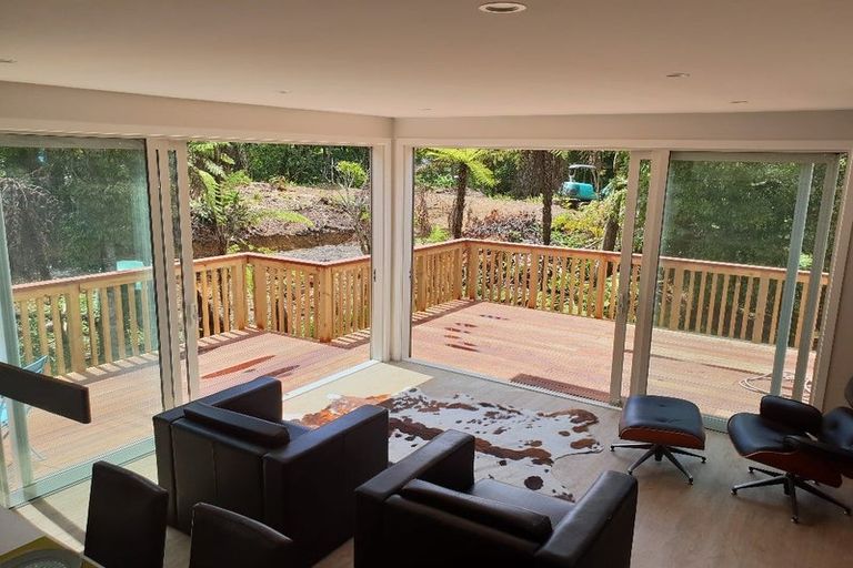 Photo of property in 20 De Val Drive, Titirangi, Auckland, 0604