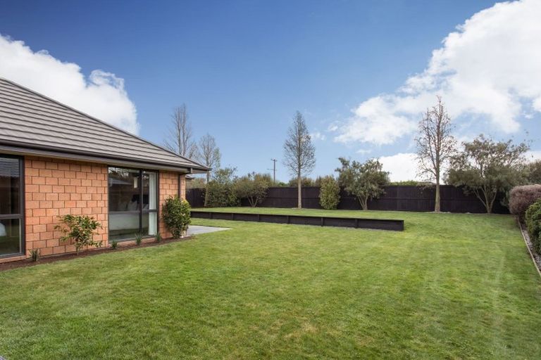 Photo of property in 16 Prebblewood Drive, Prebbleton, 7604