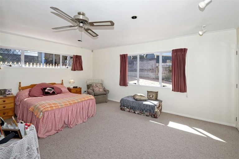 Photo of property in 28 Nikau Street, New Lynn, Auckland, 0600