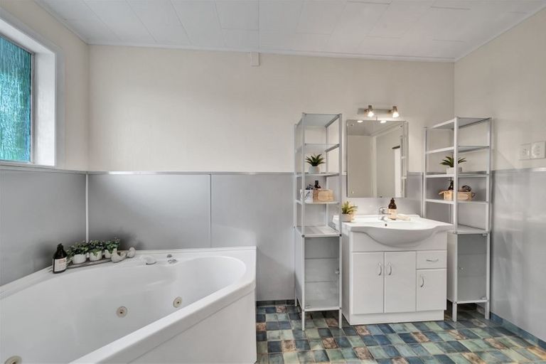 Photo of property in 99 Cordelia Street, Stratford, 4332