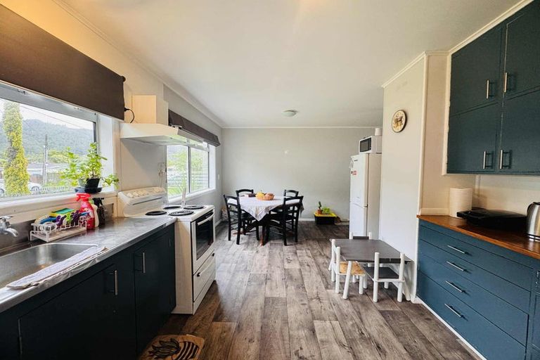 Photo of property in 2/18 Eldon Grove, Taita, Lower Hutt, 5019