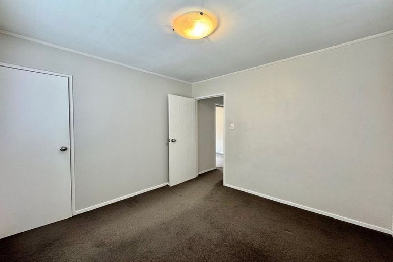 Photo of property in 21 Oreil Avenue, West Harbour, Auckland, 0618