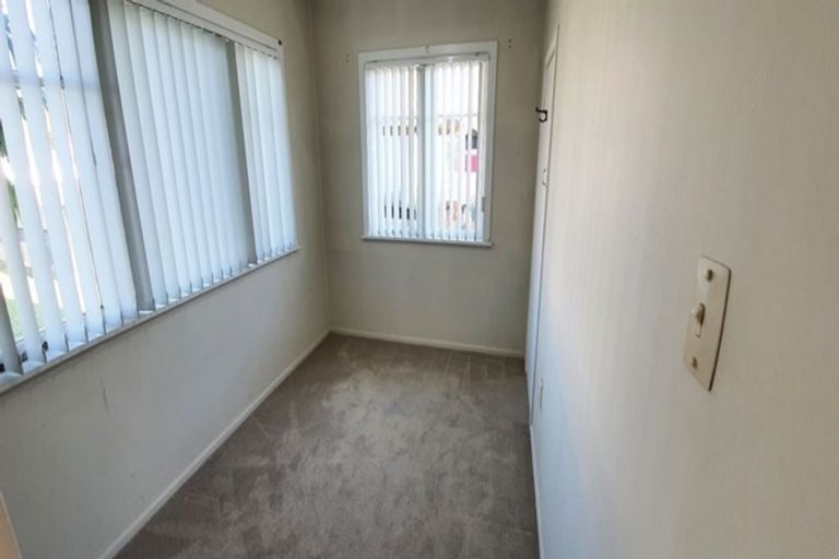 Photo of property in 30 Royton Avenue, Mangere East, Auckland, 2024
