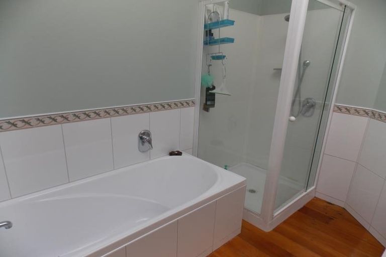 Photo of property in 32 Beauchamp Street, Karori, Wellington, 6012