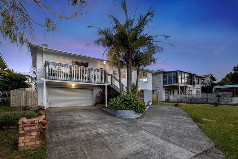 Photo of property in 6 Tamahere Drive, Glenfield, Auckland, 0629