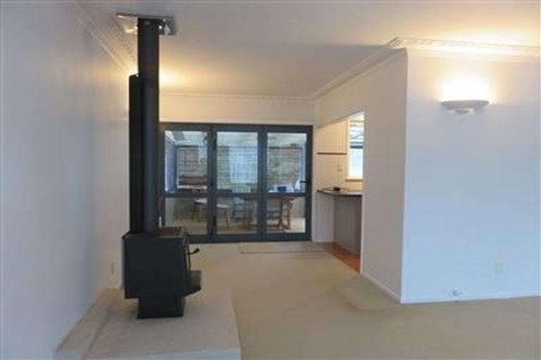 Photo of property in 6 Rosalind Road, Glenfield, Auckland, 0629