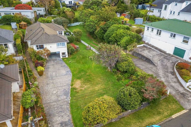 Photo of property in 25 Larsen Crescent, Tawa, Wellington, 5028