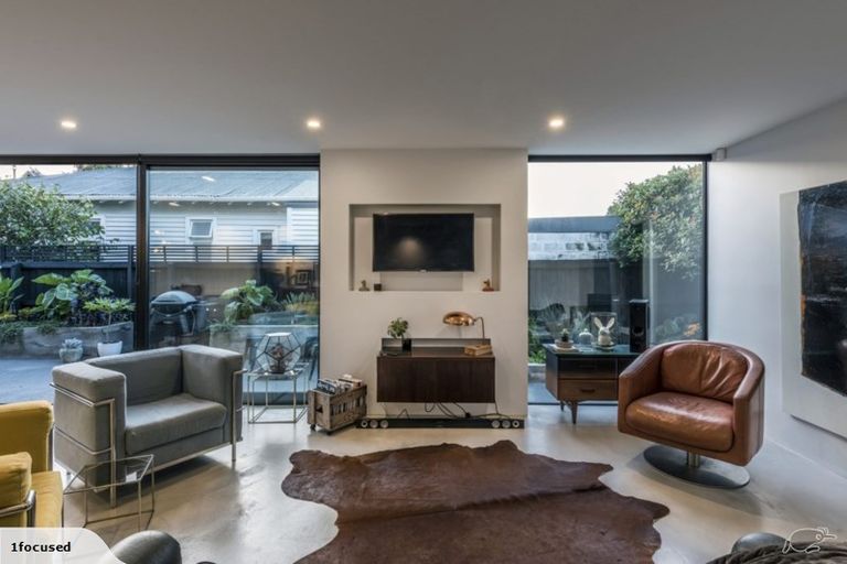 Photo of property in 12 Edgeware Road, St Albans, Christchurch, 8014