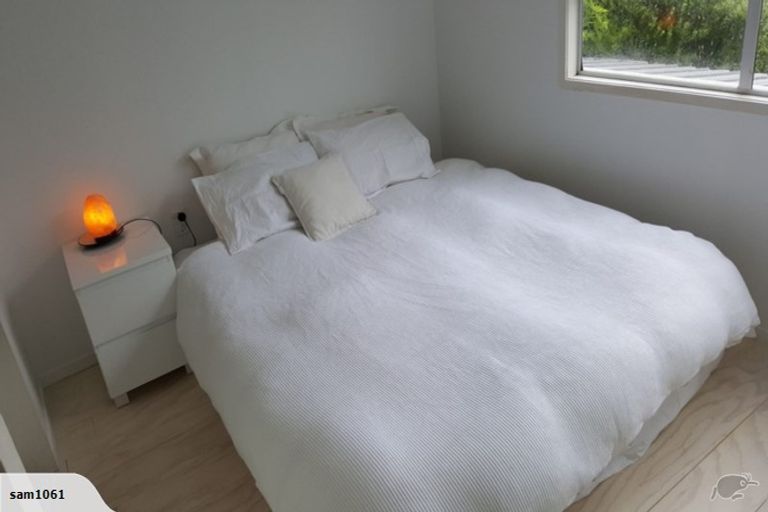 Photo of property in 31 Moffat Road, Red Beach, 0932