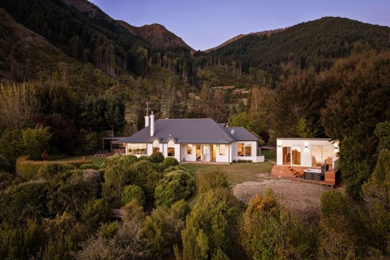 Photo of property in 28 Baywaters Lane, Closeburn, Queenstown, 9371