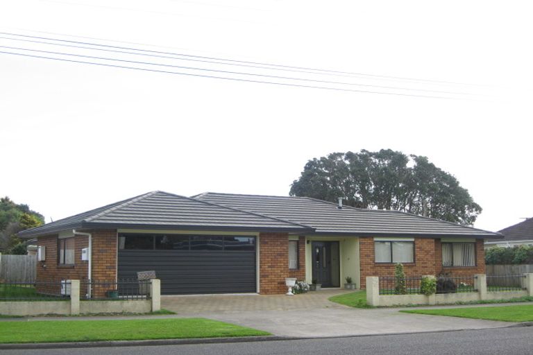 Photo of property in 2/122 Govett Avenue, Frankleigh Park, New Plymouth, 4310