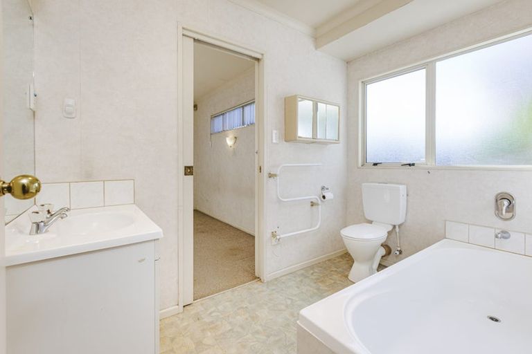 Photo of property in 118 Great South Road, Manurewa, Auckland, 2102