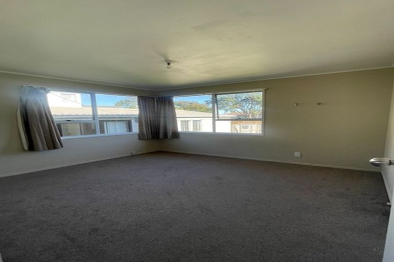 Photo of property in 1 Hobman Place, Manurewa, Auckland, 2102