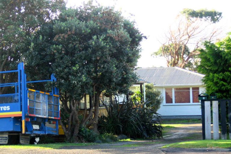 Photo of property in 73 Martin Road, Paraparaumu Beach, Paraparaumu, 5032