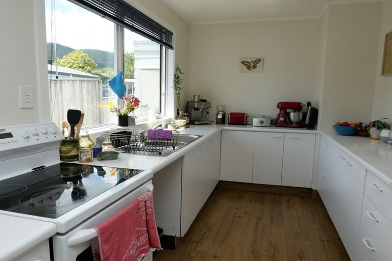 Photo of property in 46 Kaitawa Crescent, Paraparaumu, 5032
