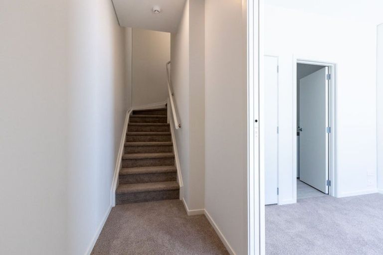 Photo of property in 5 Wharetana Crescent, New Lynn, Auckland, 0600