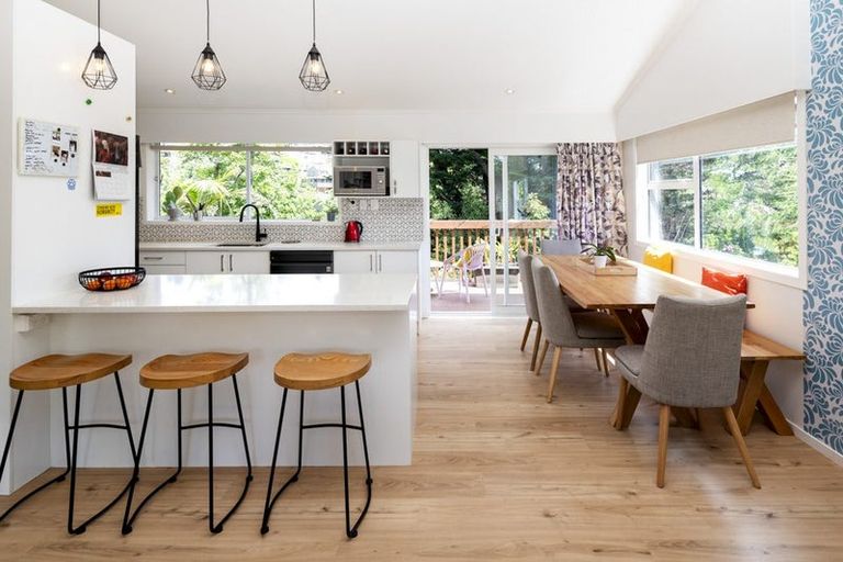 Photo of property in 12 Cheriton Road, Mellons Bay, Auckland, 2014