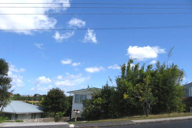 Photo of property in 3 Sycamore Drive, Sunnynook, Auckland, 0620