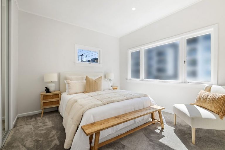 Photo of property in 2/180 Lake Road, Northcote, Auckland, 0627