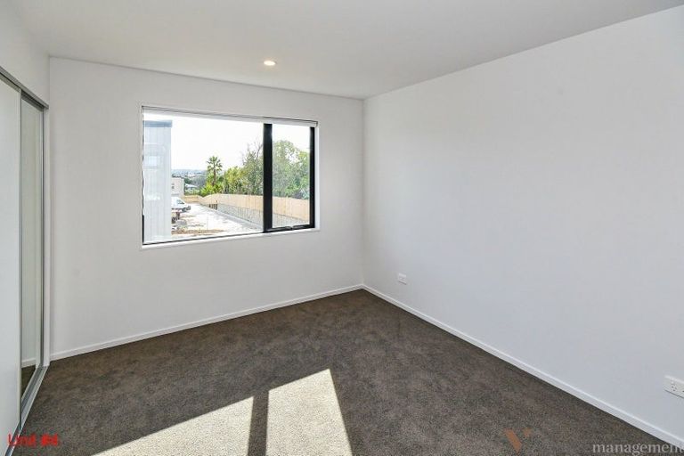 Photo of property in 9/22 James Laurie Street, Henderson, Auckland, 0612