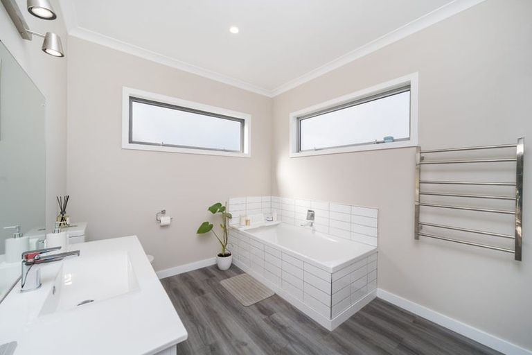 Photo of property in 5 Heritage Place, Terrace End, Palmerston North, 4410