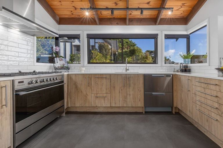 Photo of property in 10 Kinloch Place, Papakowhai, Porirua, 5024