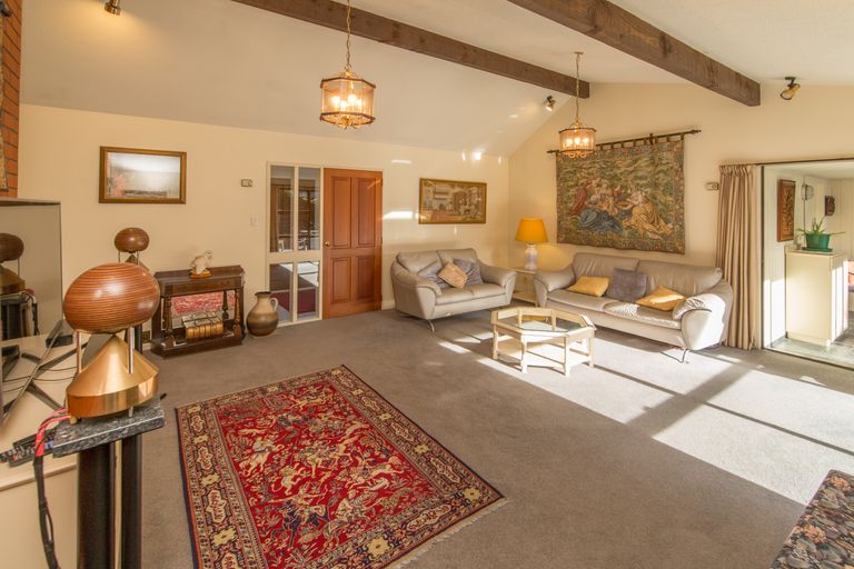 Photo of property in 2 Kent Lodge Avenue, Avonhead, Christchurch, 8042