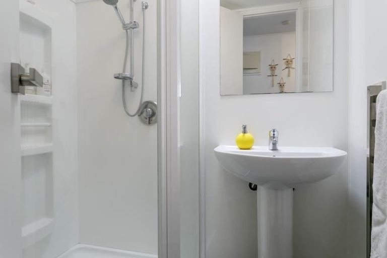 Photo of property in 232 Lake Terrace, Waipahihi, Taupo, 3330