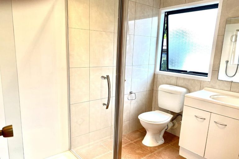 Photo of property in 73 Santiago Crescent, Unsworth Heights, Auckland, 0632