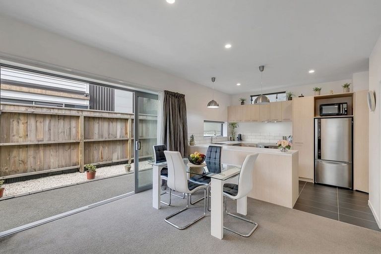 Photo of property in 7u7 Handyside Street, Tawa, Wellington, 5028