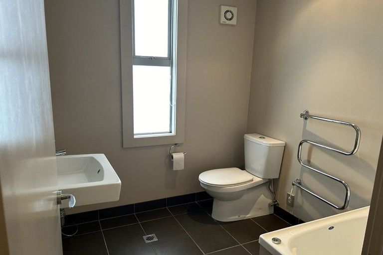 Photo of property in The Terraces, 12/9 Humber Street, Pandora, Napier, 4110