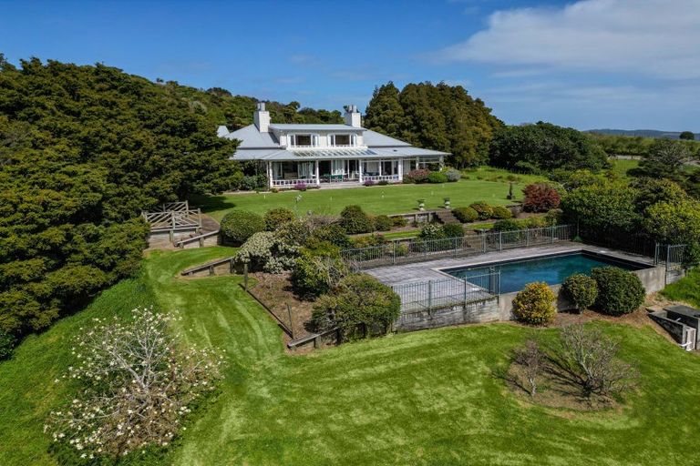 Photo of property in 38 Kaipara View Road, Helensville, 0875