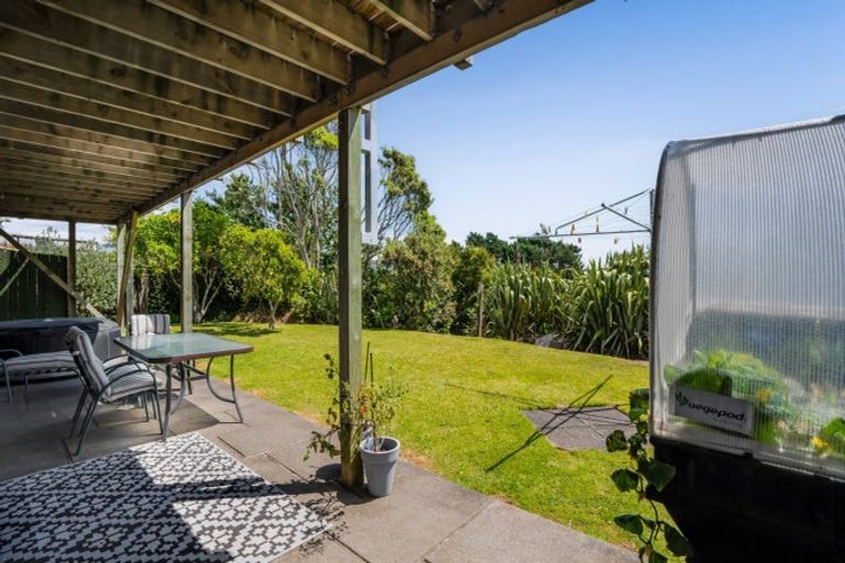 Photo of property in 17a Saint Ives Grove, Whalers Gate, New Plymouth, 4310