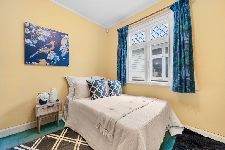 Photo of property in 70 Endeavour Street, Lyall Bay, Wellington, 6022