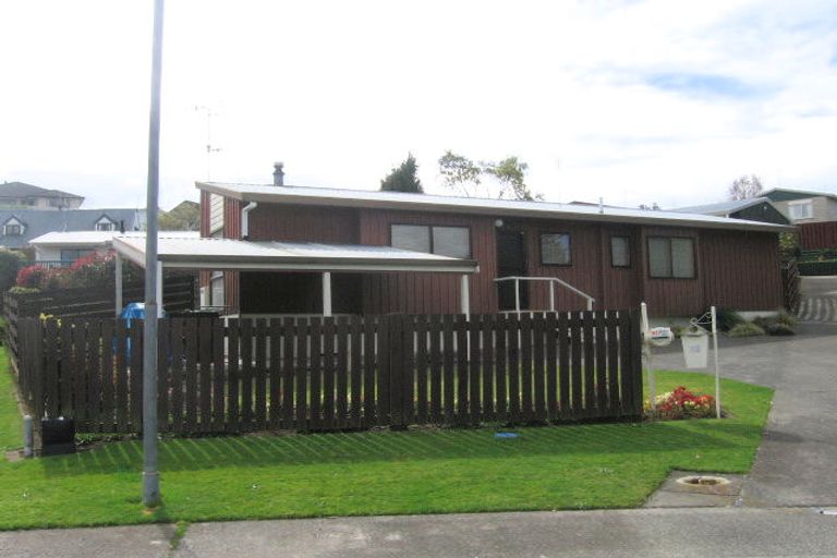 Photo of property in 2/18 Pokapu Place, Bethlehem, Tauranga, 3110