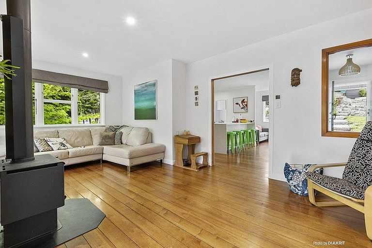 Photo of property in 6 Woodstock Terrace, Tawa, Wellington, 5028