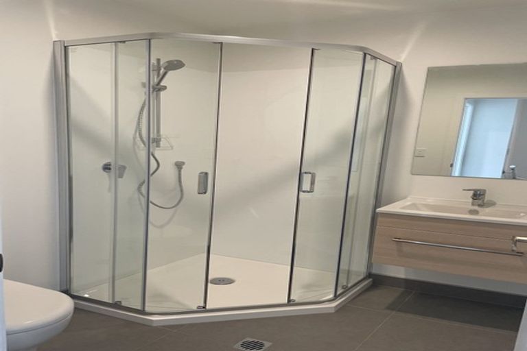 Photo of property in 1/12 Enderby Drive, Te Atatu Peninsula, Auckland, 0610