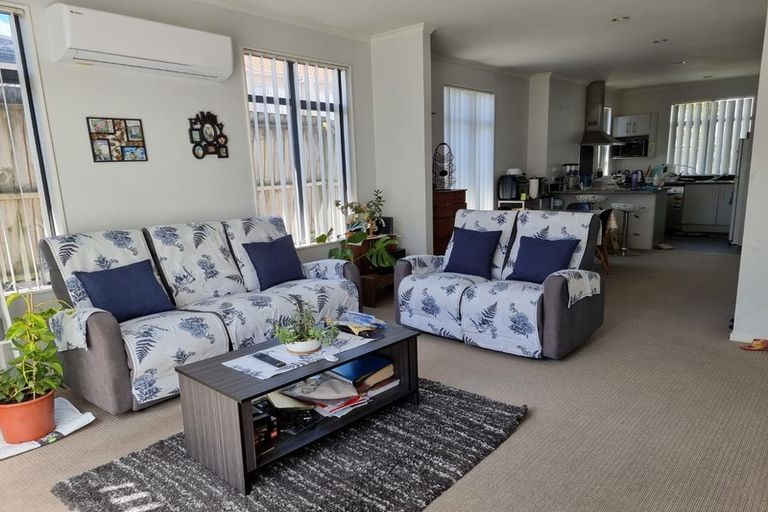 Photo of property in 8 Bushpark Place, Flat Bush, Auckland, 2016