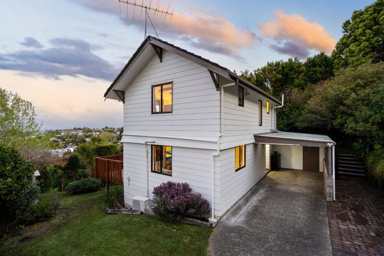 Photo of property in 2/70 Ayton Drive, Totara Vale, Auckland, 0629