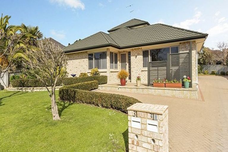 Photo of property in 31 Maghera Drive, East Tamaki Heights, Auckland, 2016