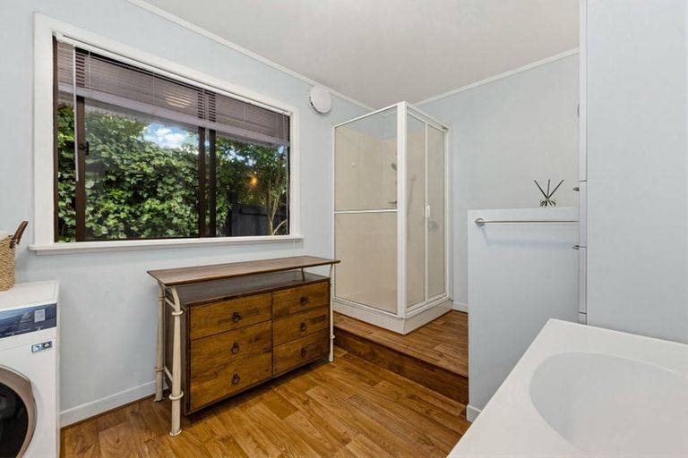 Photo of property in 2/84 West Coast Road, Glen Eden, Auckland, 0602