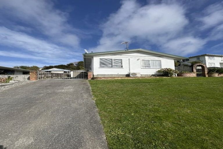 Photo of property in 17 Staithes Drive North, Whitby, Porirua, 5024