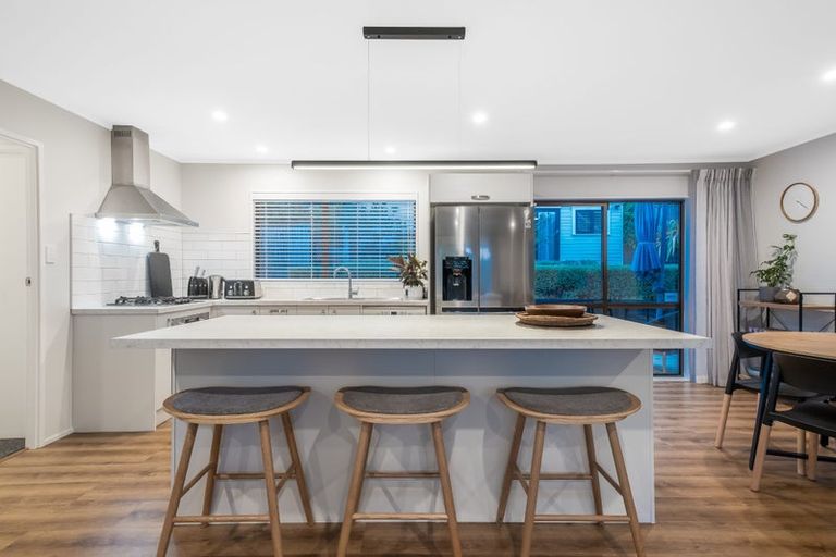 Photo of property in 19 Seagull Place, Whitby, Porirua, 5024