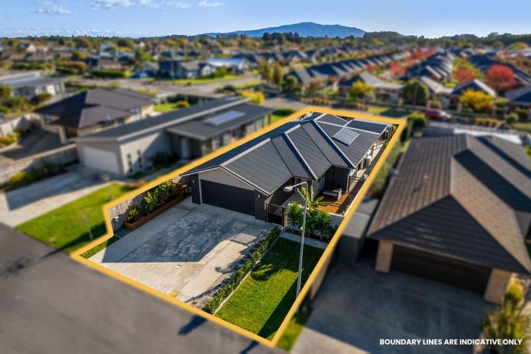 Photo of property in 5 Mahia Lane, Waikanae, 5036