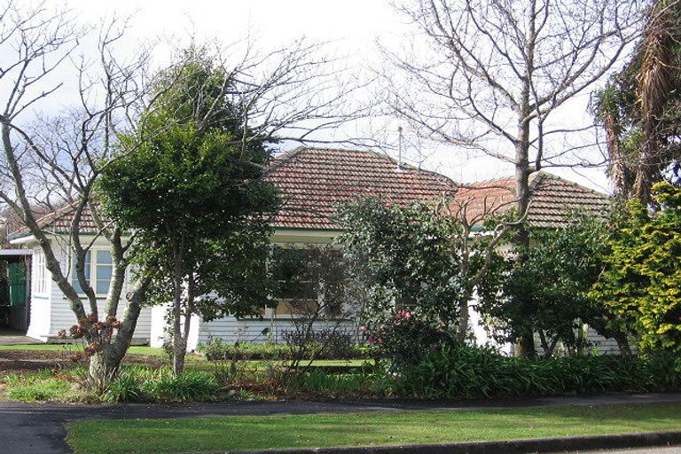 Photo of property in 16 Trent Avenue, Hokowhitu, Palmerston North, 4410