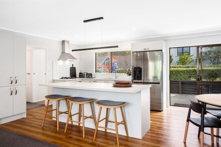 Photo of property in 19 Seagull Place, Whitby, Porirua, 5024