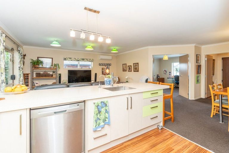 Photo of property in 3 Nottingham Drive, Hamilton East, Hamilton, 3216